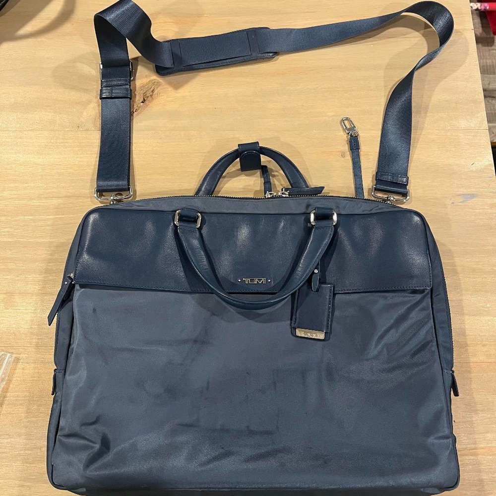 Tumi Voyageur Messenger/Laptop Bag Large EUC